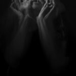 Paraphrenie ist eine komplizierte psychische Störung, die Schizophrenie und Paranoia ähnelt