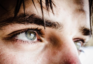 Augenerkrankungen: Was ist eine Makulafalte?