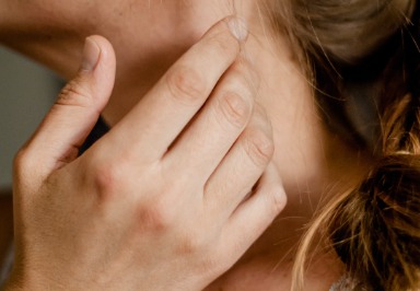 Kopf-Hals-Tumoren vorbeugen: Anzeichen, Symptome und Krebsvorsorge