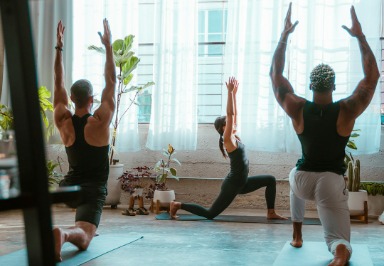 Studie: Yoga hilft bei Rückenschmerzen