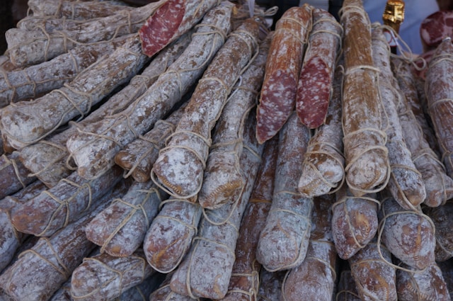 Gepökeltes Fleisch und Nitrate Chemische Prozesse hinter dem Darmkrebsrisiko